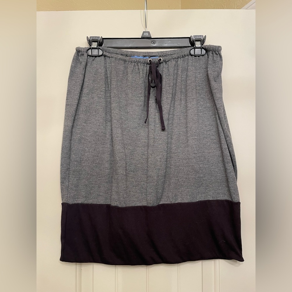 SimplyVera grey knit skirt, size S